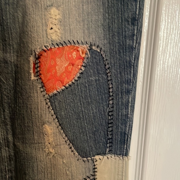 London Jeans distressed patchwork jeans… sharp! Sz 4 34” inseam - Picture 4 of 16